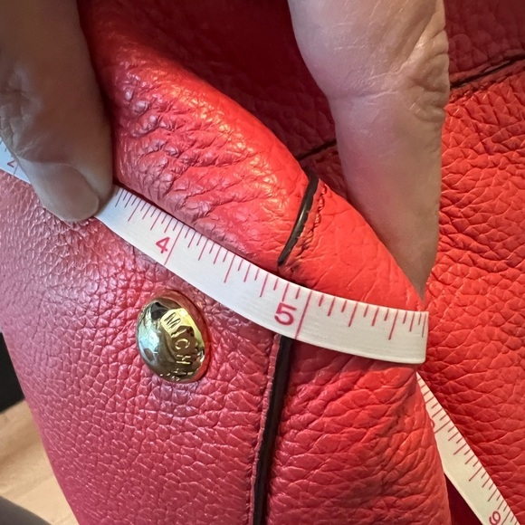Gorgeous Michael Kors Coral Shade Leather Handbag - Picture 7 of 15